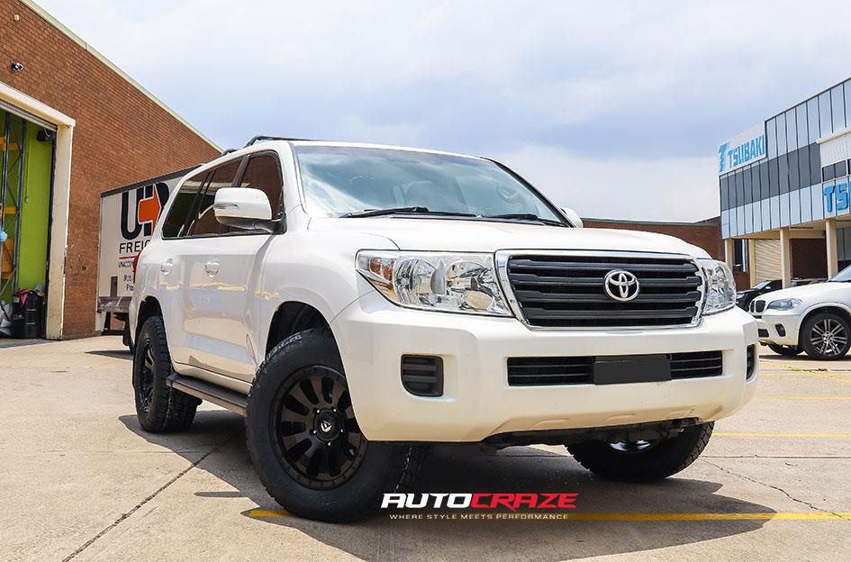 TOYOTA LANDCRUSIER TACTIC MATTE BLACK